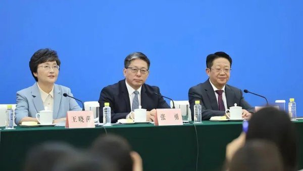 日升鑫 9月起，养老金再迎一笔补发！20/30/40年工龄，补发额有差异吗？