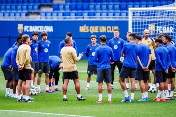 K线猎手 世体: 巴萨再次暴露后场出球问题, 弗里克仍在找最佳防线组合